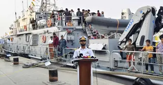 সশস্ত্র বাহিনী দিবস উপলক্ষে খুলনায় যুদ্ধজাহাজ প্রদর্শনী